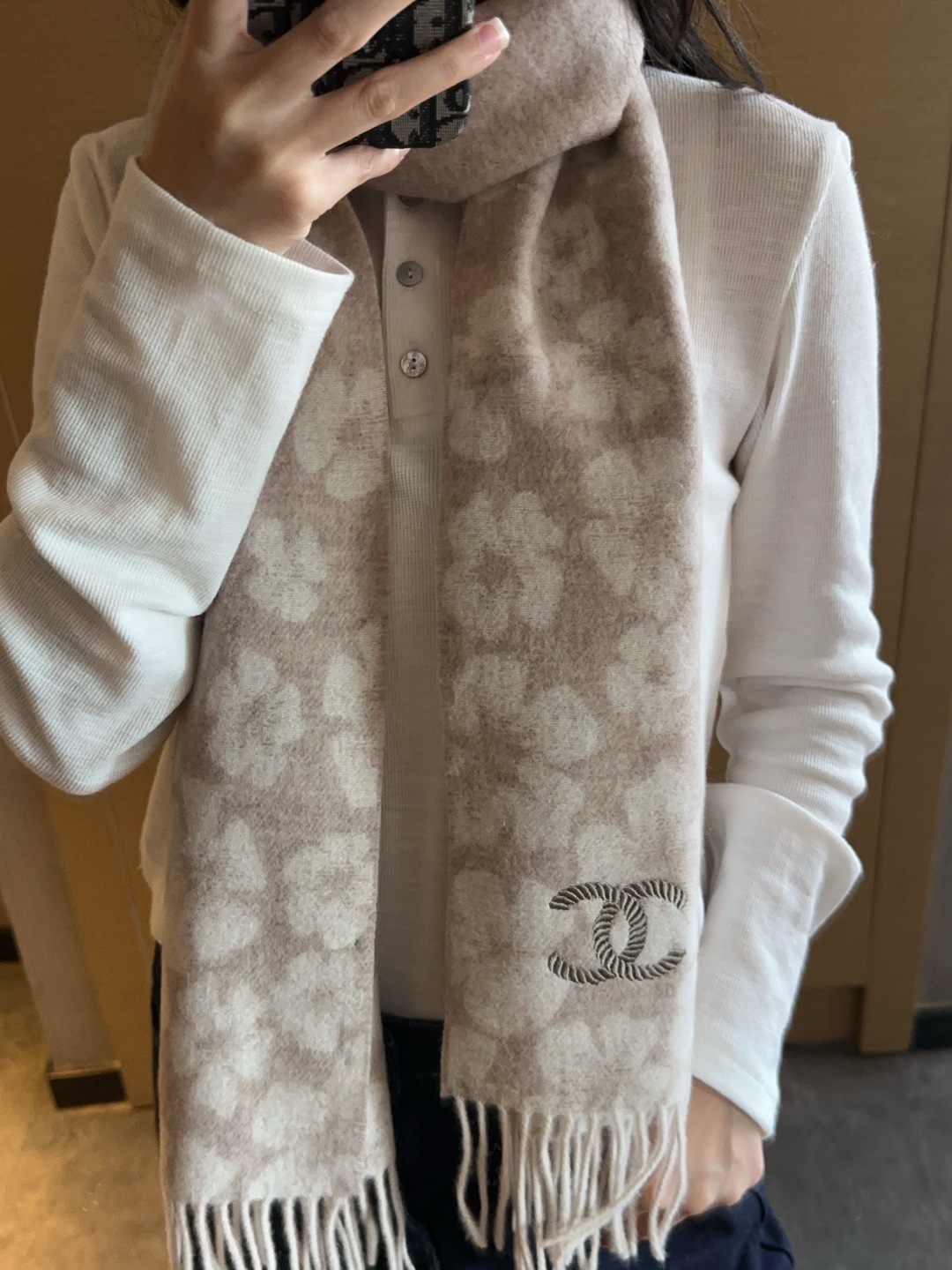 上新！2025秋冬香奈儿男女同款，同步，高端羊绒针织围巾！ 可正式，可随意，非常Classical的设计