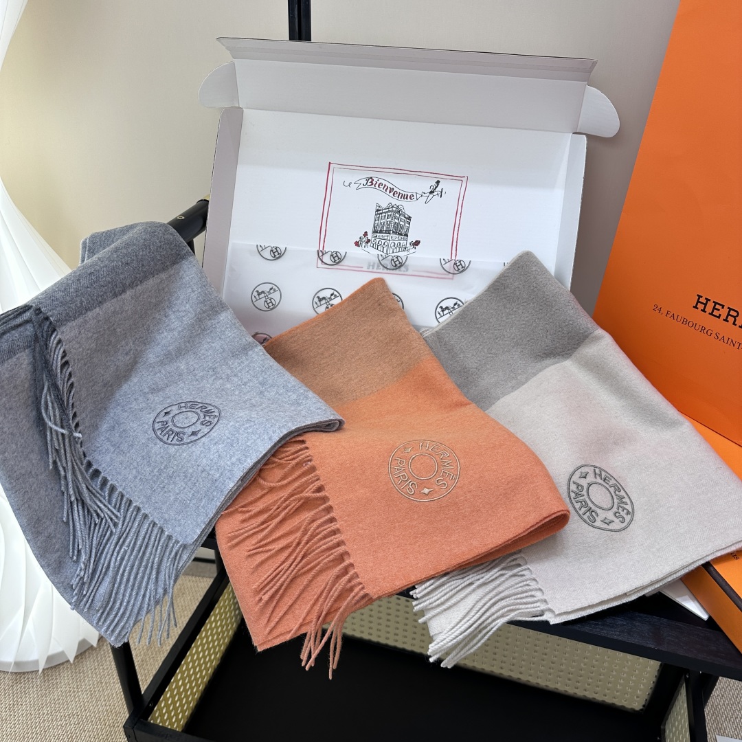 2025年Hermes · 爱马仕，难得一见的温柔配色，低调又不失优雅❗️】重点推荐❗️双边配色，一条围