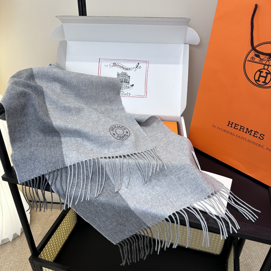 2025年Hermes · 爱马仕，难得一见的温柔配色，低调又不失优雅❗️】重点推荐❗️双边配色，一条围