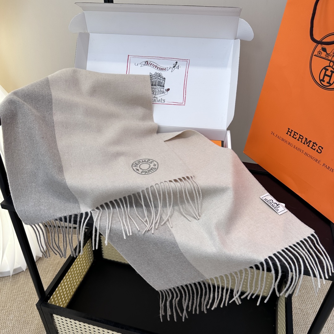 2025年Hermes · 爱马仕，难得一见的温柔配色，低调又不失优雅❗️】重点推荐❗️双边配色，一条围