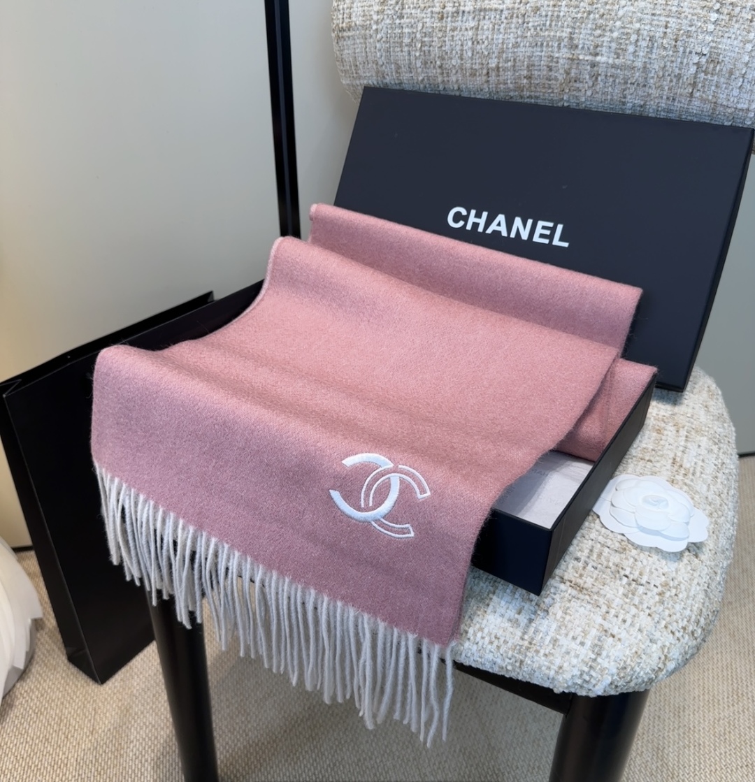 【▪Chanel · 香奈儿难得一见的温柔配色，超级迷恋❗️气质低调恬静又不失优雅❗️】重点推荐❗️高级