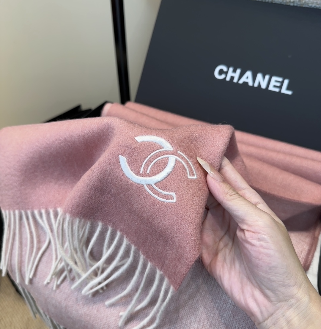 【▪Chanel · 香奈儿难得一见的温柔配色，超级迷恋❗️气质低调恬静又不失优雅❗️】重点推荐❗️高级