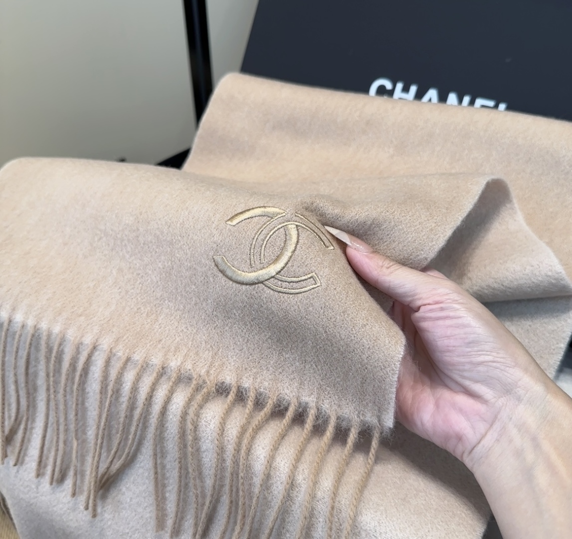 【▪Chanel · 香奈儿难得一见的温柔配色，超级迷恋❗️气质低调恬静又不失优雅❗️】重点推荐❗️高级