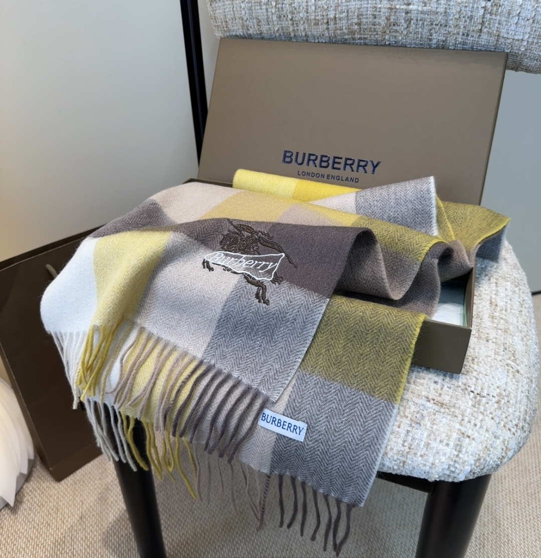 【▪️家属福利来了！！巴宝莉高端重磅男士围巾！】怒赞推荐，激动~！！下手绝对要快，同步专柜，最高端的男士