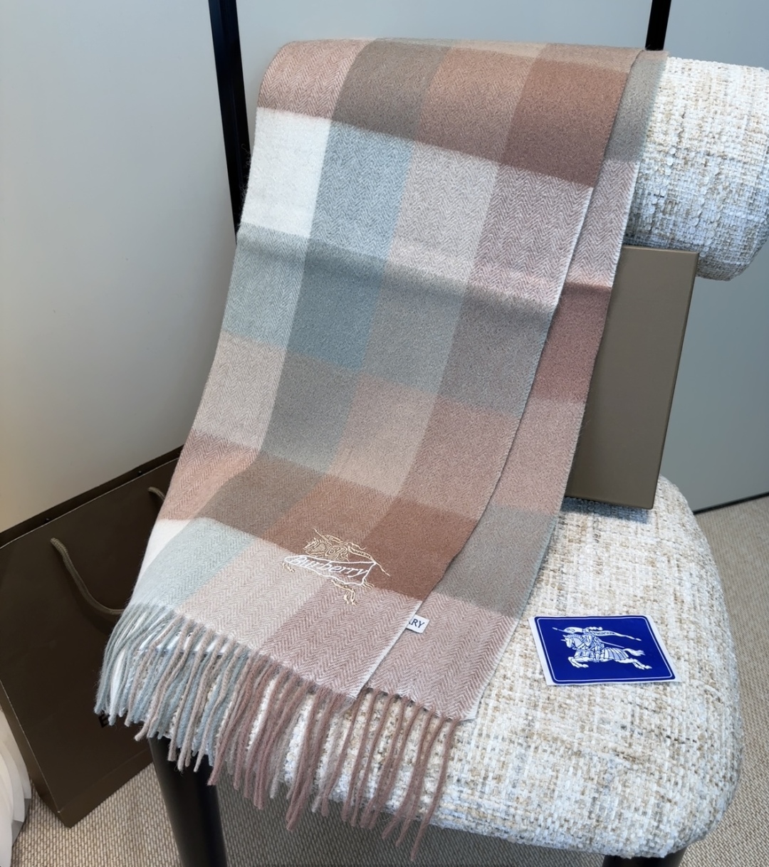 【▪️家属福利来了！！巴宝莉高端重磅男士围巾！】怒赞推荐，激动~！！下手绝对要快，同步专柜，最高端的男士