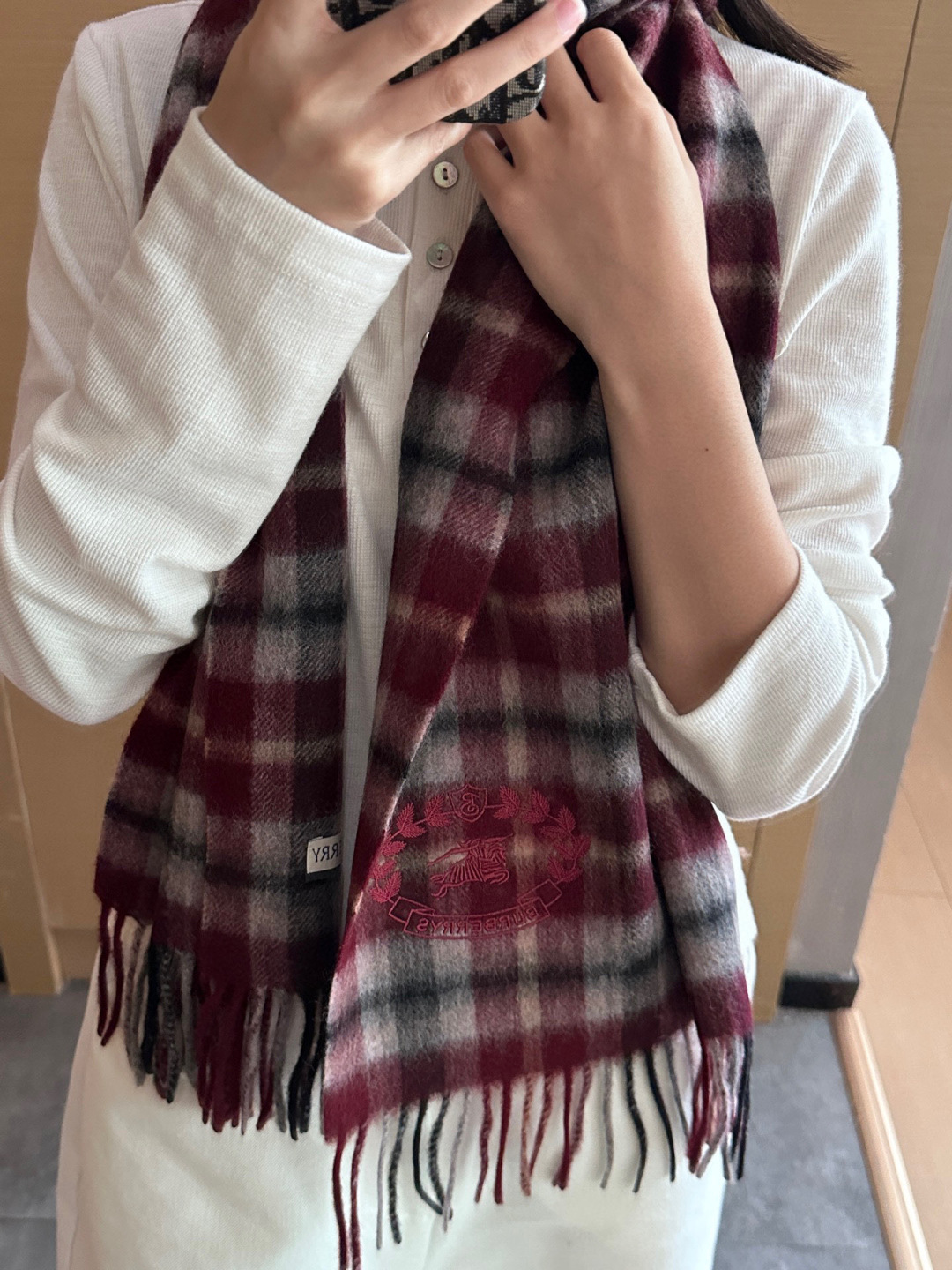 Burberry · 巴宝莉格子围巾❗️好看的要疯掉了，太有型太有魅力了❗️❗️非常斯文时尚的秋冬单品！