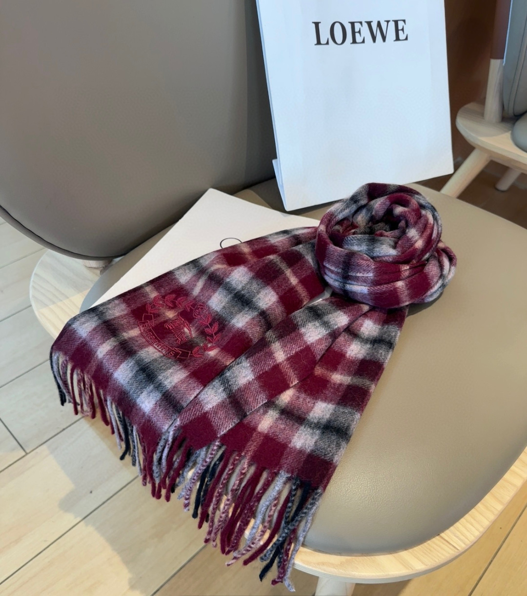 Burberry · 巴宝莉格子围巾❗️好看的要疯掉了，太有型太有魅力了❗️❗️非常斯文时尚的秋冬单品！