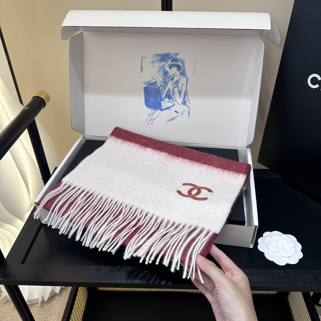 【▪Chanel · 香奈儿难得一见的温柔配色，超级迷恋❗️气质低调恬静又不失优雅❗️】重点推荐❗️高级