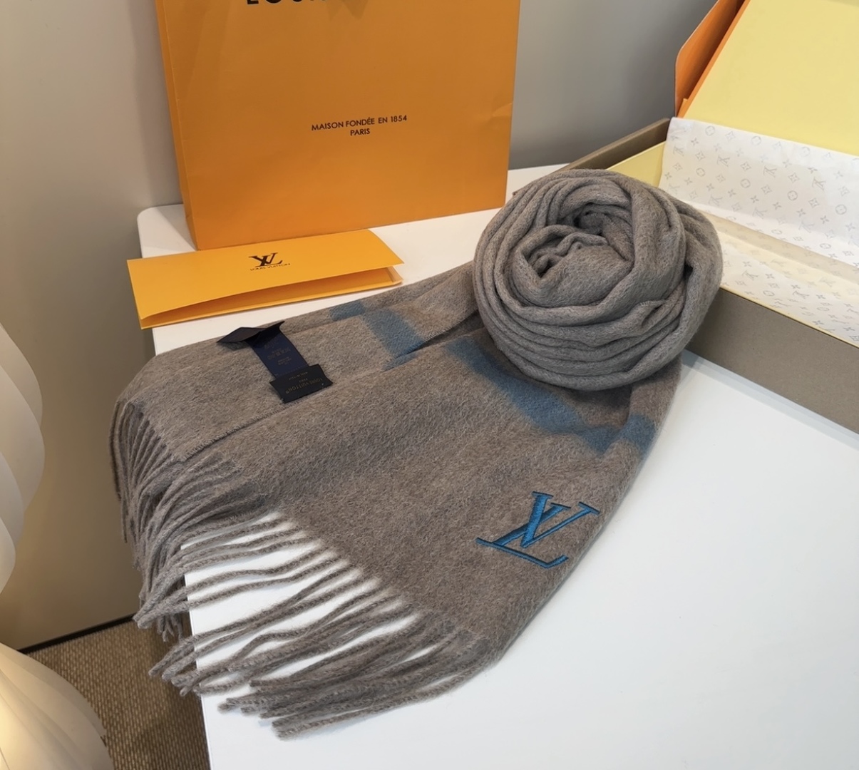 Lv围巾❗️好看的要疯掉了，太有型太有魅力了❗️❗️非常斯文时尚的秋冬单品！真的很喜欢，非常Classi