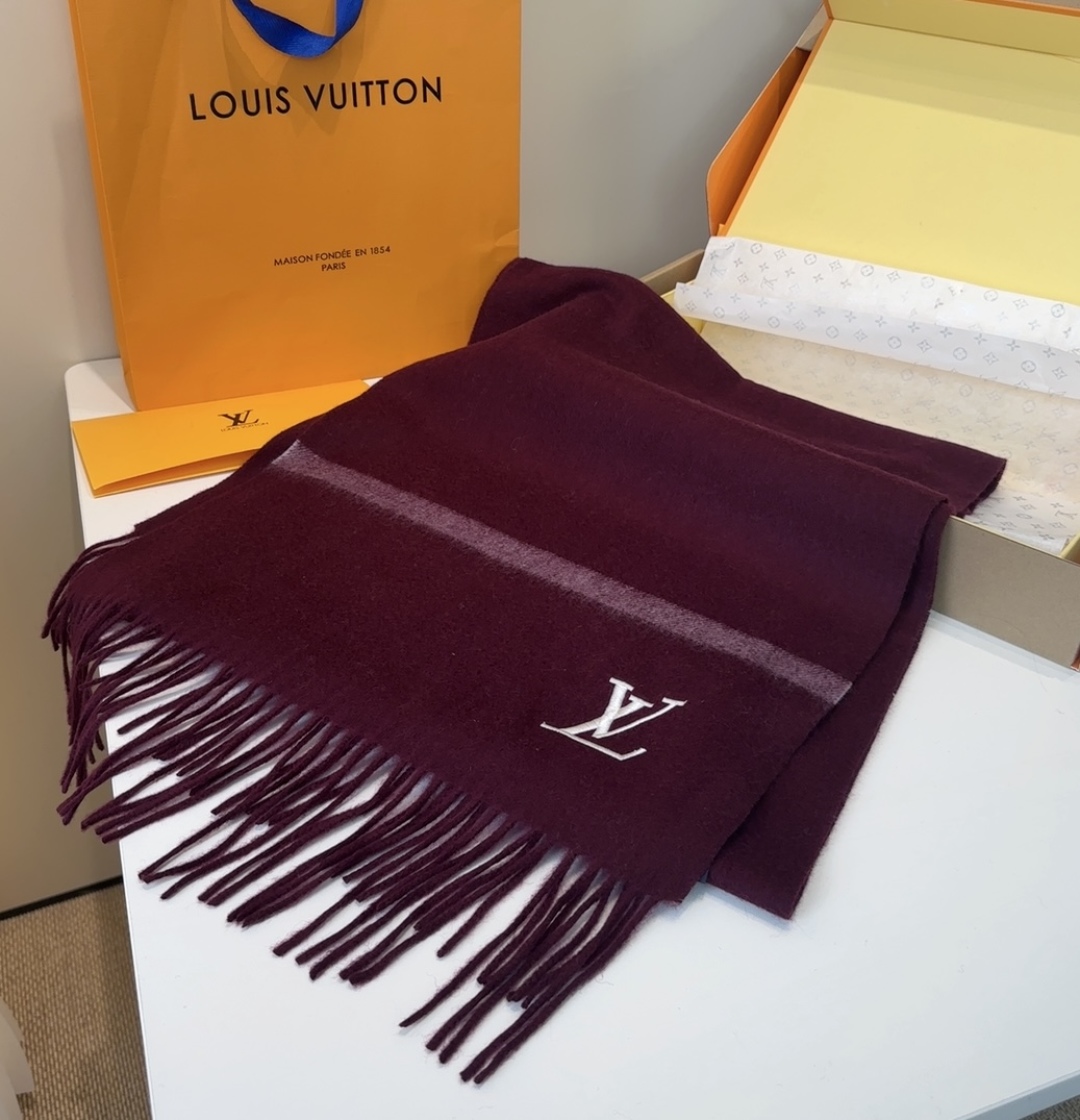 Lv围巾❗️好看的要疯掉了，太有型太有魅力了❗️❗️非常斯文时尚的秋冬单品！真的很喜欢，非常Classi