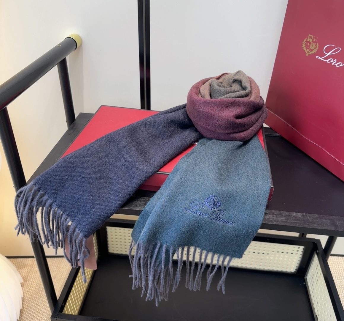 🆕Loro Piana · 【贸易公司尾单，极品山羊绒围巾披肩】送人自留都太高大上了😍重磅上新，爆款爆款