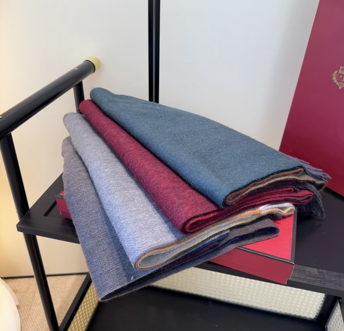 🆕Loro Piana · 【贸易公司尾单，极品山羊绒围巾披肩】送人自留都太高大上了😍重磅上新，爆款爆款