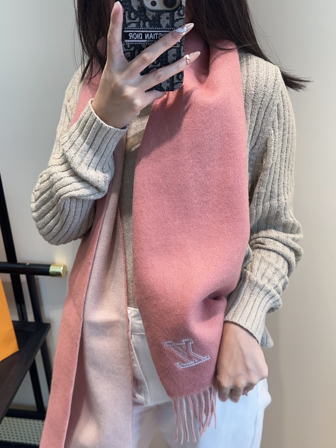 Lv围巾❗️好看的要疯掉了，太有型太有魅力了❗️❗️非常斯文时尚的秋冬单品！真的很喜欢，非常Classi