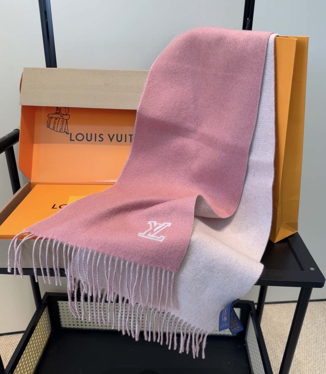 Lv围巾❗️好看的要疯掉了，太有型太有魅力了❗️❗️非常斯文时尚的秋冬单品！真的很喜欢，非常Classi