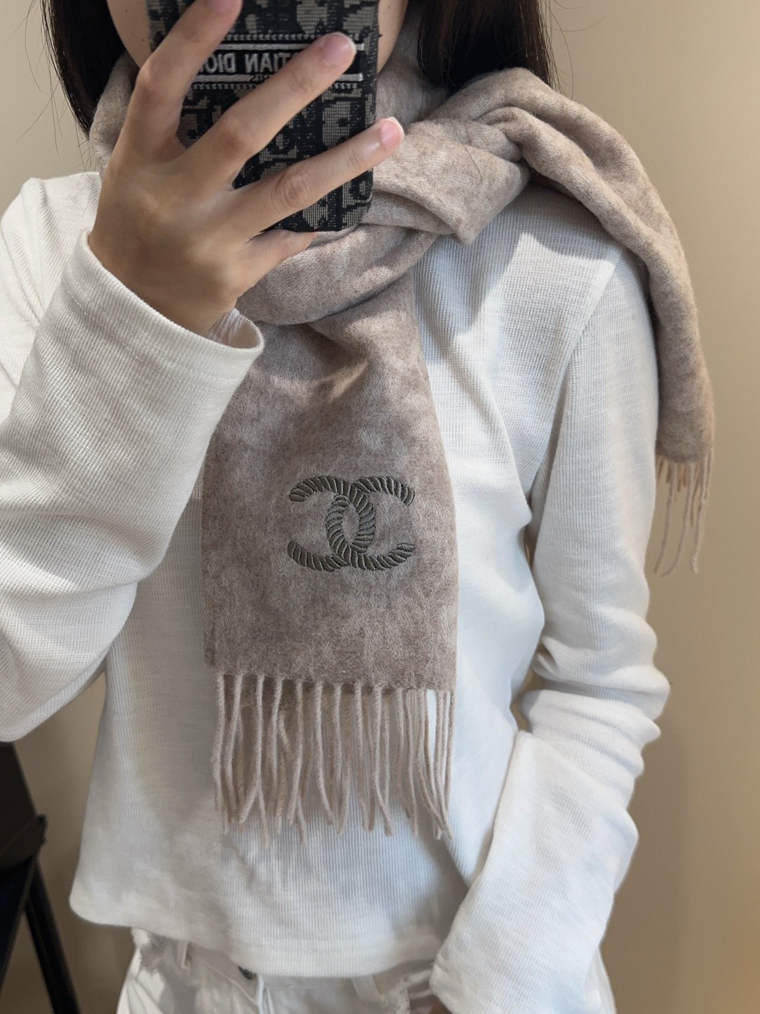 上新！2025秋冬香奈儿男女同款，同步，高端羊绒针织围巾！ 可正式，可随意，非常Classical的设计