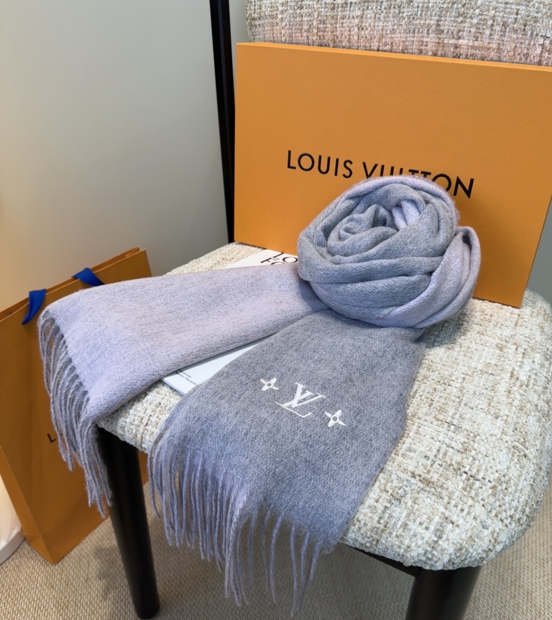 Lv围巾❗️好看的要疯掉了，太有型太有魅力了❗️❗️非常斯文时尚的秋冬单品！真的很喜欢，非常Classi