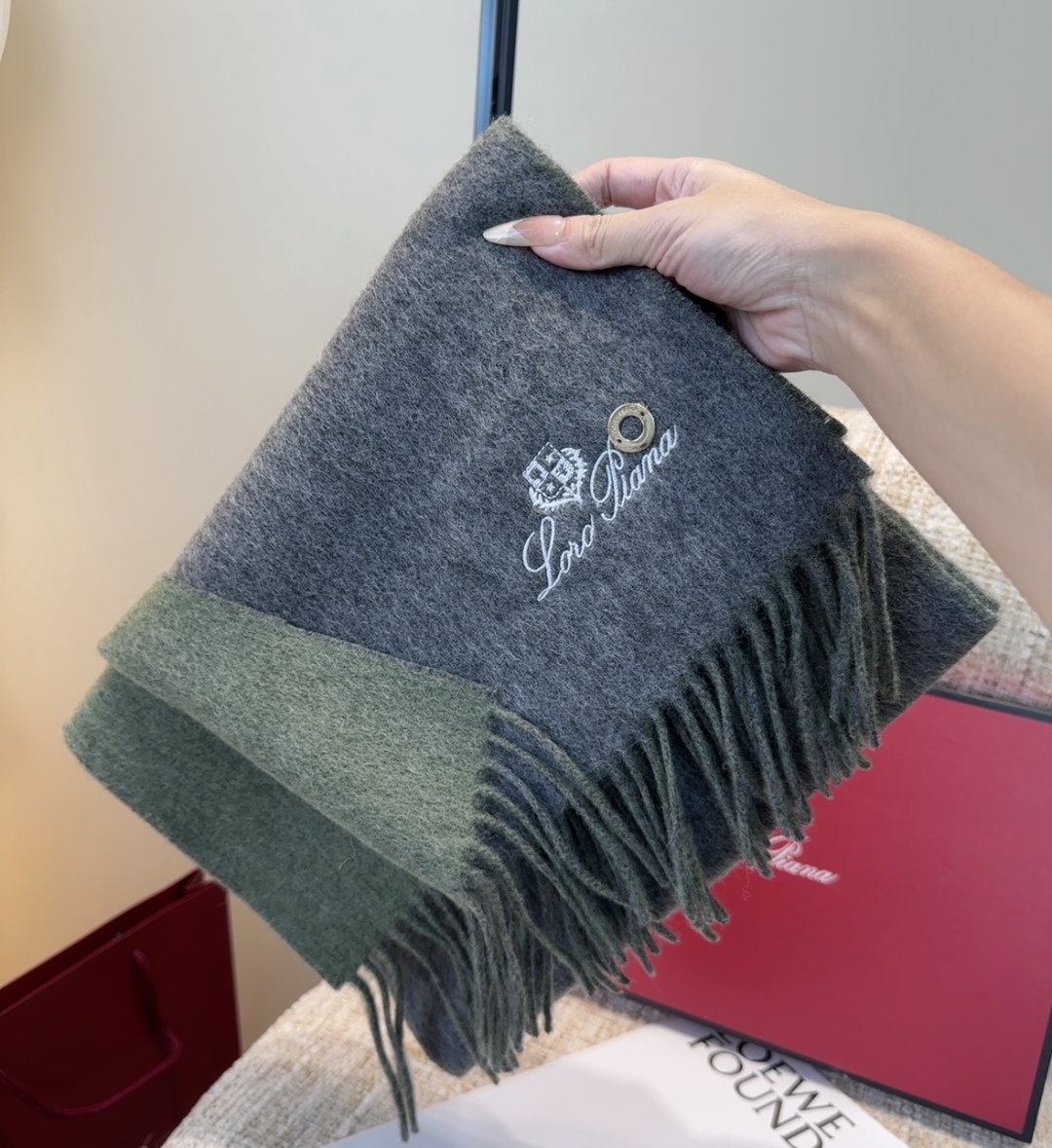 🆕Loro Piana · 【贸易公司尾单，极品山羊绒围巾披肩】送人自留都太高大上了😍重磅上新，爆款爆款