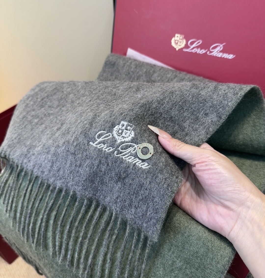 🆕Loro Piana · 【贸易公司尾单，极品山羊绒围巾披肩】送人自留都太高大上了😍重磅上新，爆款爆款