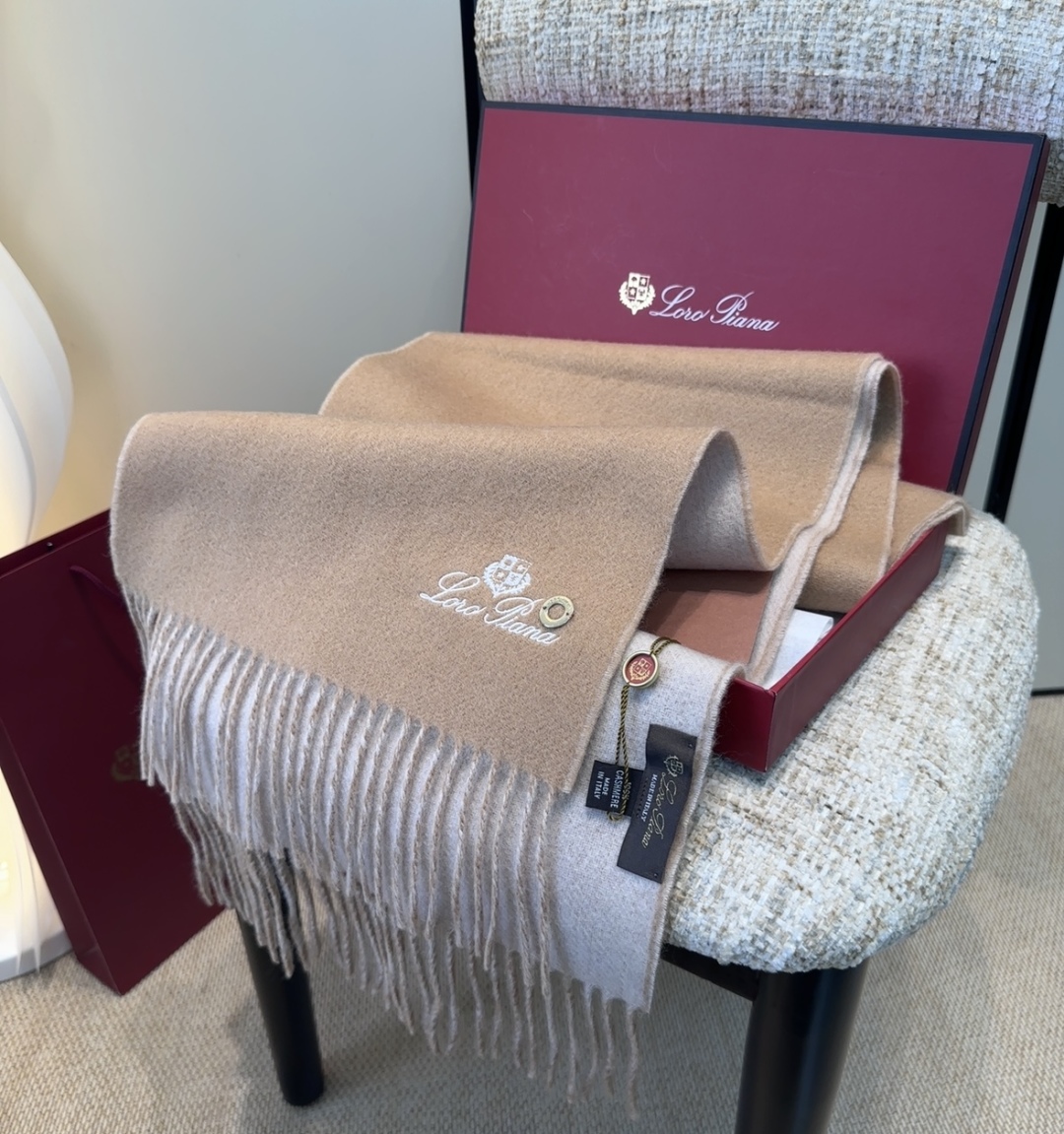 🆕Loro Piana · 【贸易公司尾单，极品山羊绒围巾披肩】送人自留都太高大上了😍重磅上新，爆款爆款