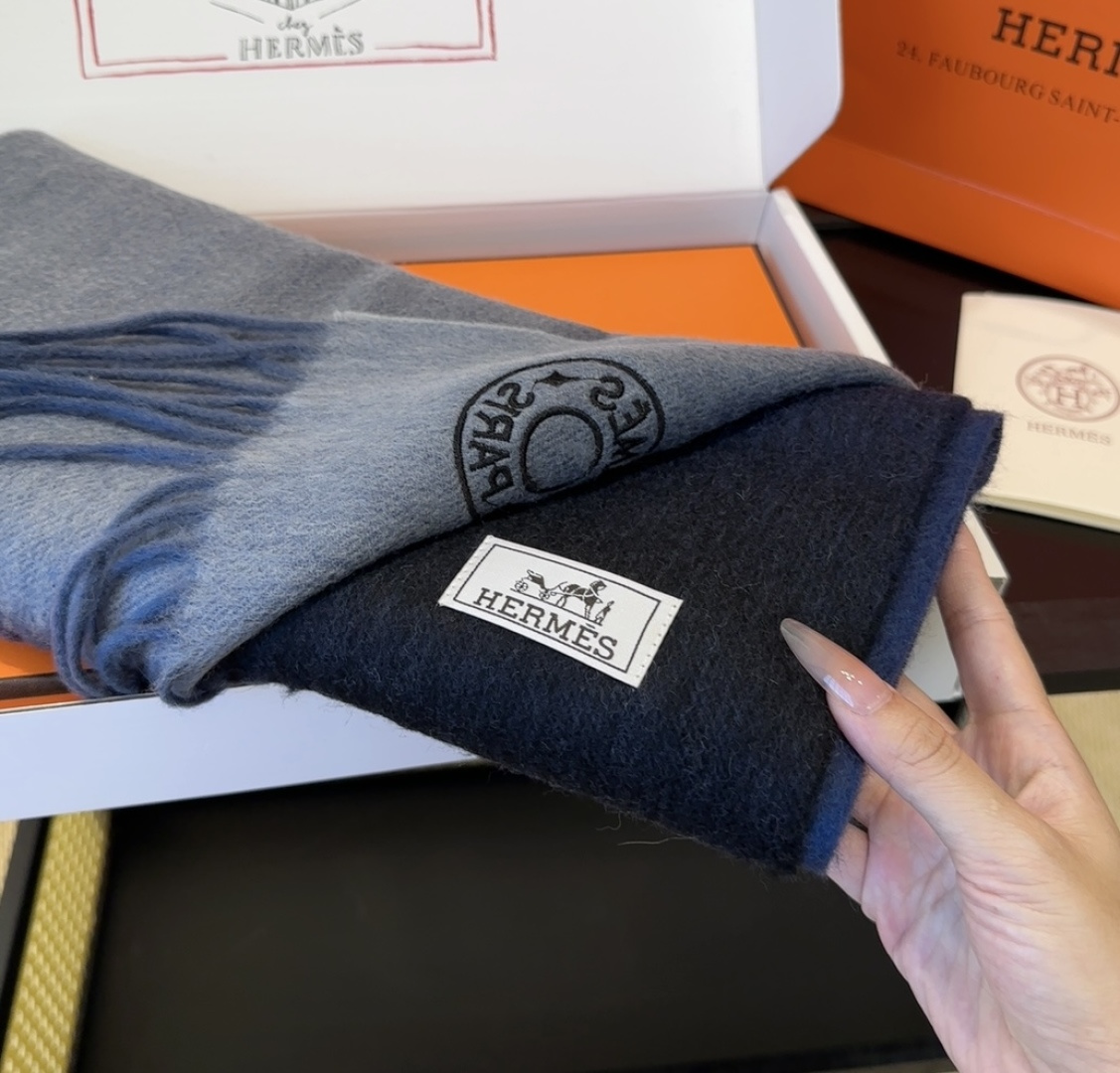 【▪️家属福利来了！！爱马仕高端重磅男士围巾！】怒赞推荐，激动~！！下手绝对要快，同步专柜，最高端的男士