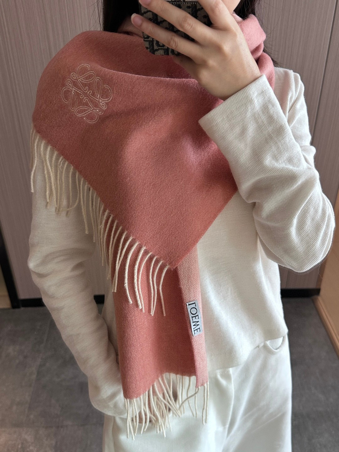 太美了😍罗意威 情侣款 美到要尖叫😱最新款🎊英伦欧美范儿 又是一款即时尚又实用的大围巾&长巾，🎆撞色的颜