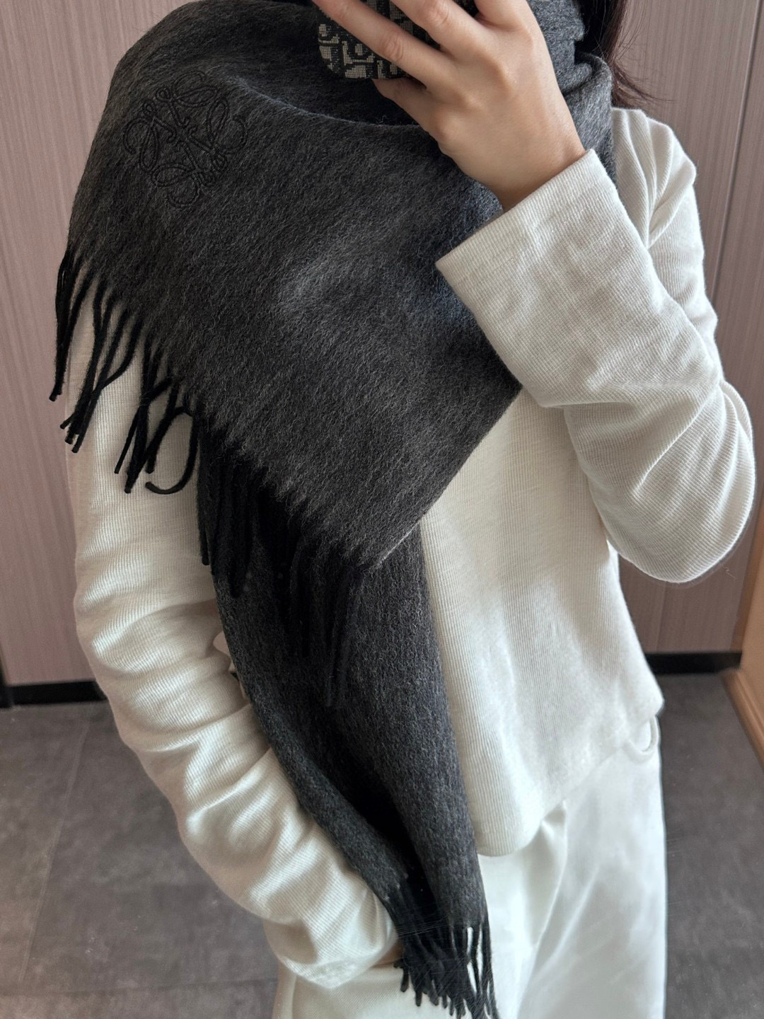 太美了😍罗意威 情侣款 美到要尖叫😱最新款🎊英伦欧美范儿 又是一款即时尚又实用的大围巾&长巾，🎆撞色的颜