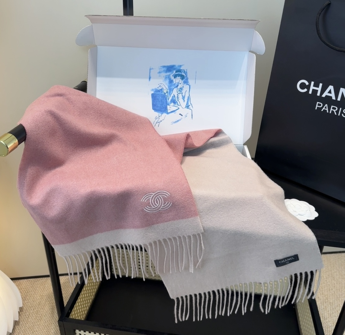 【▪Chanel · 香奈儿难得一见的温柔配色，超级迷恋❗️气质低调恬静又不失优雅❗️】重点推荐❗️高级