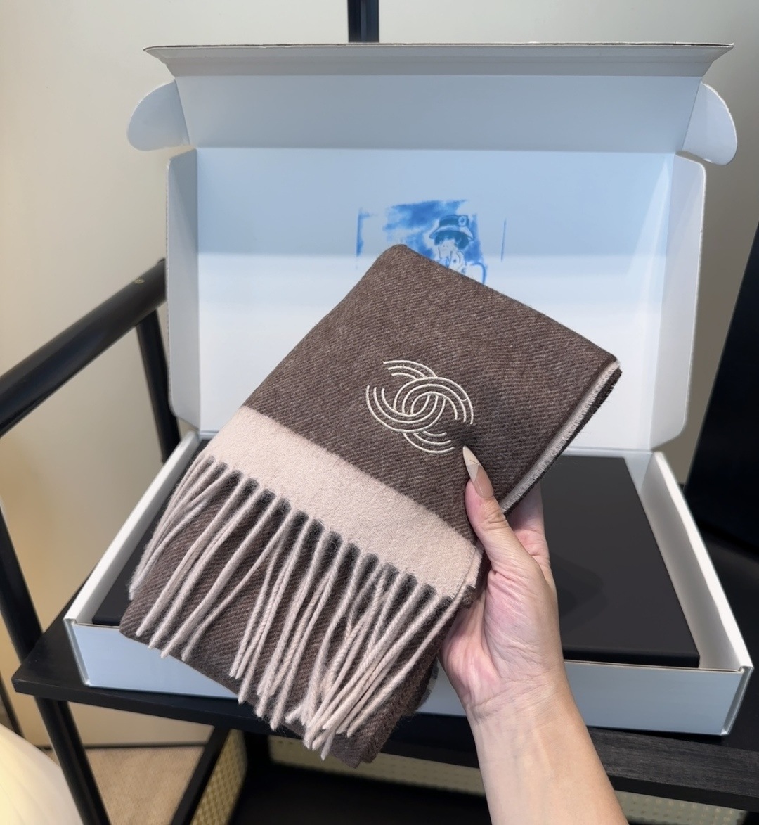 【▪Chanel · 香奈儿难得一见的温柔配色，超级迷恋❗️气质低调恬静又不失优雅❗️】重点推荐❗️高级