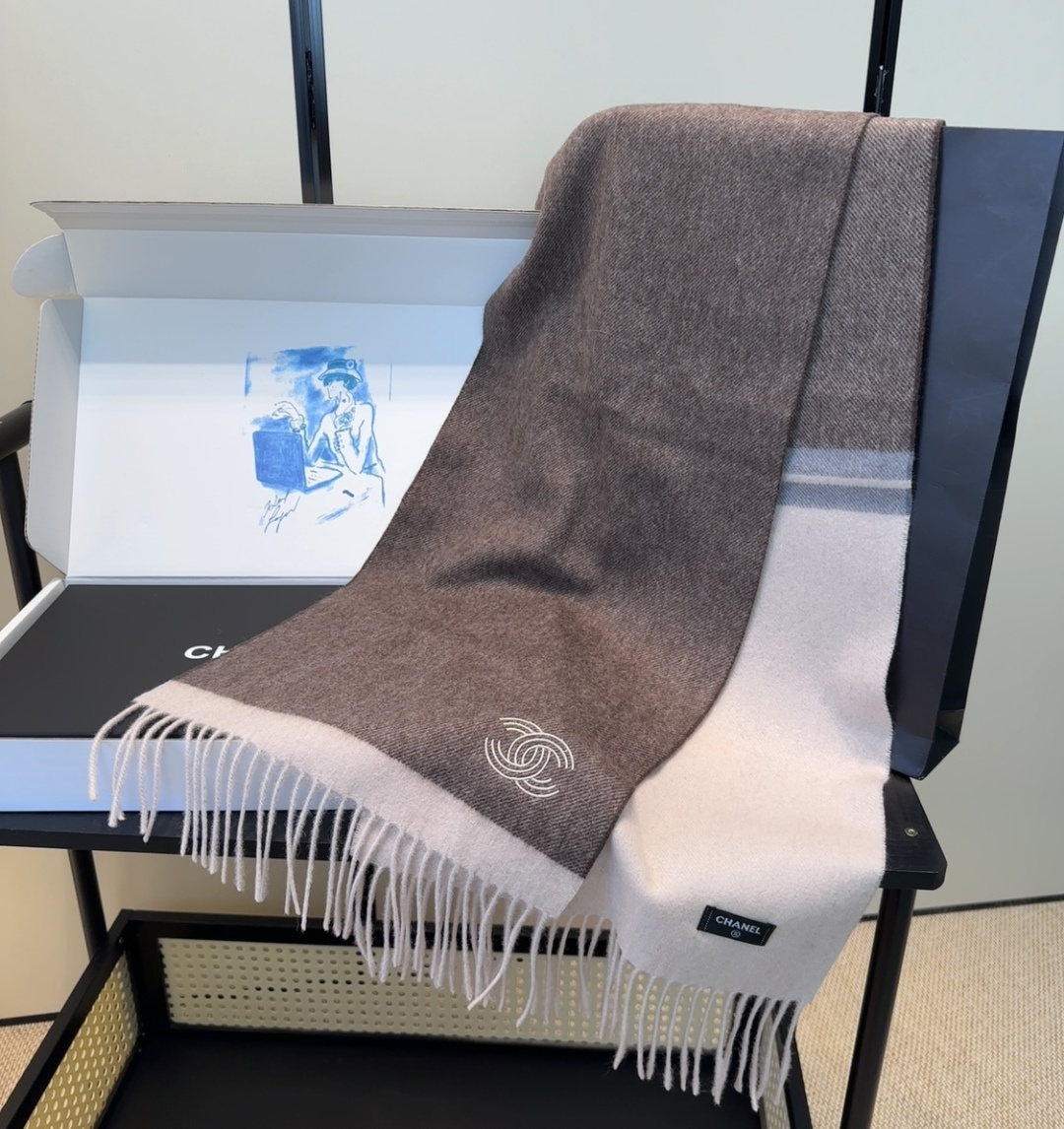 【▪Chanel · 香奈儿难得一见的温柔配色，超级迷恋❗️气质低调恬静又不失优雅❗️】重点推荐❗️高级