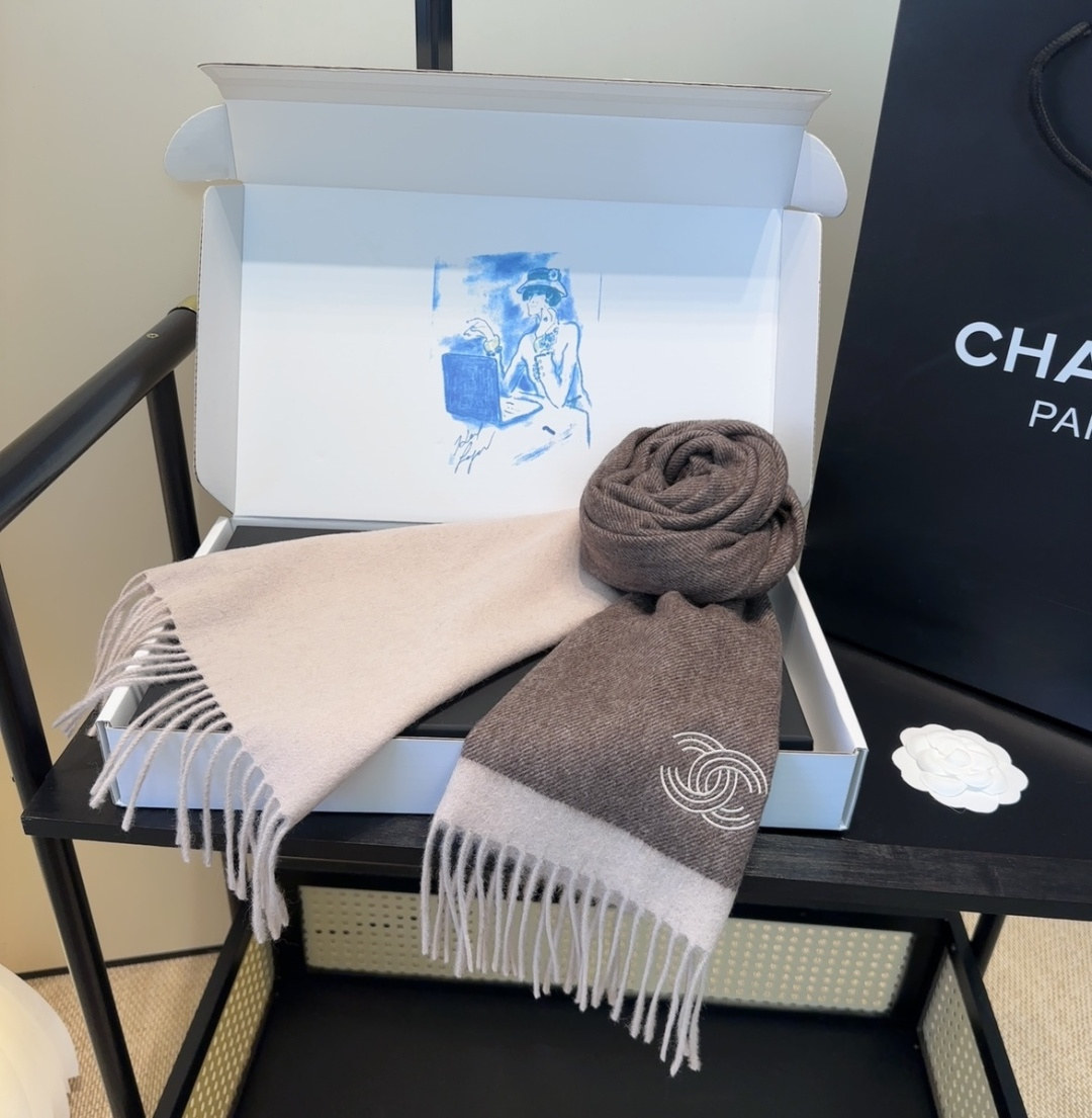 【▪Chanel · 香奈儿难得一见的温柔配色，超级迷恋❗️气质低调恬静又不失优雅❗️】重点推荐❗️高级