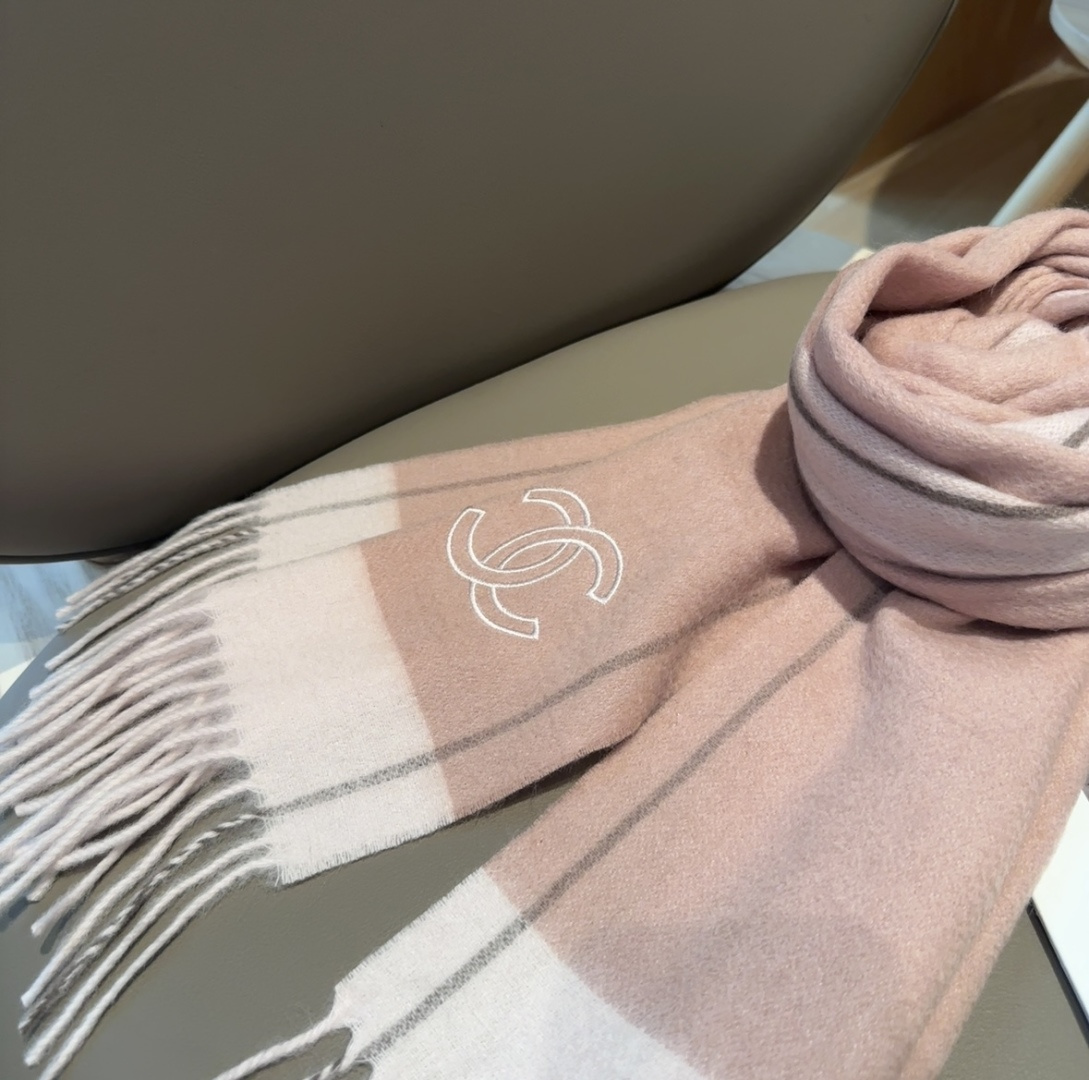 【▪Chanel · 香奈儿难得一见的温柔配色，超级迷恋❗️气质低调恬静又不失优雅❗️】重点推荐❗️高级