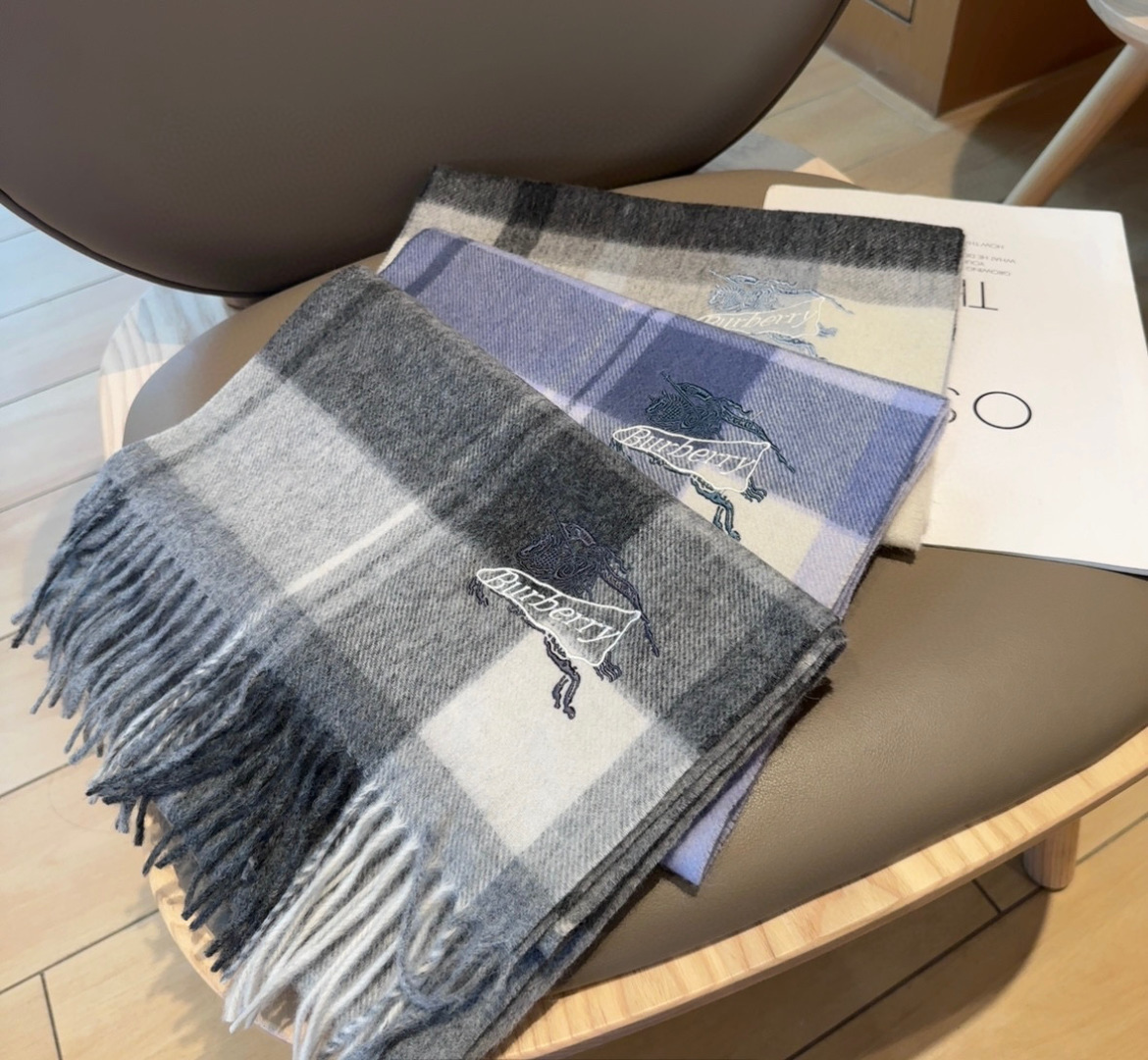 Burberry · 巴宝莉围巾❗️好看的要疯掉了，太有型太有魅力了❗️❗️非常斯文时尚的秋冬单品！真的