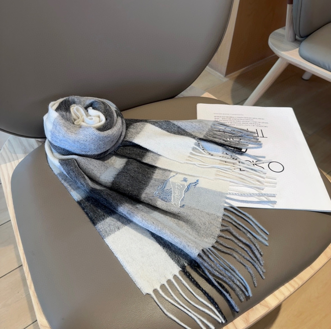 Burberry · 巴宝莉围巾❗️好看的要疯掉了，太有型太有魅力了❗️❗️非常斯文时尚的秋冬单品！真的