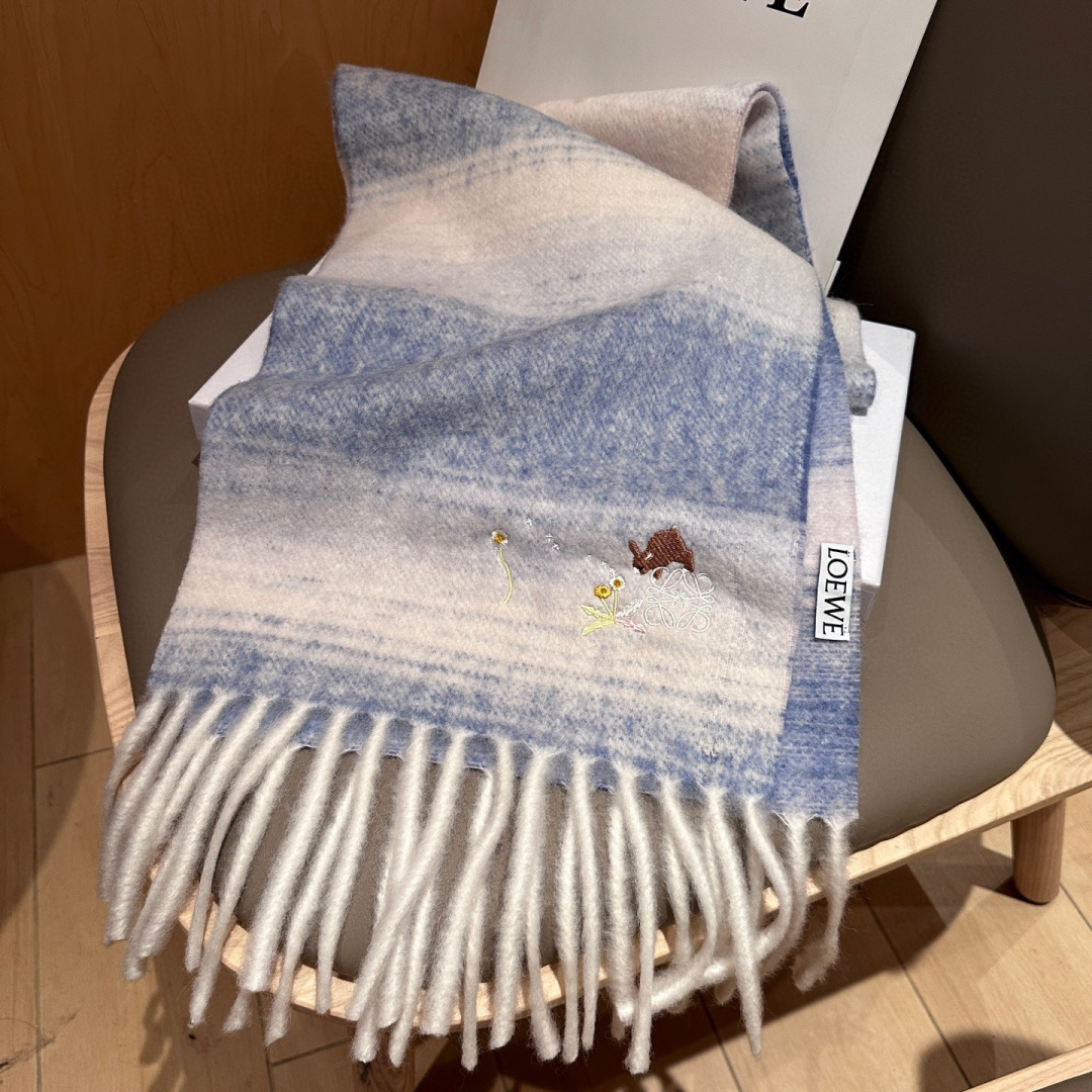 罗意威超美新款渐变马海毛围巾！超级推荐入手！】质感好货！主打的马海毛围巾~据说超难买哦！！打了好多次版！