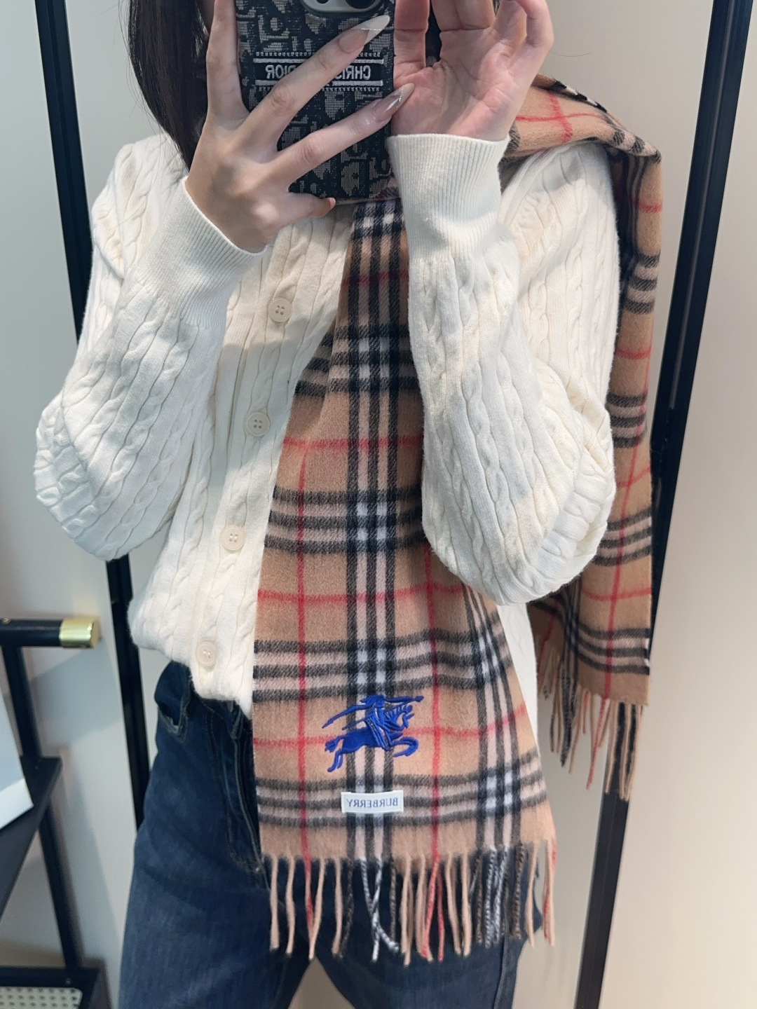 巴宝莉情侣款 美到要尖叫😱最新款🎊英伦欧美范儿 又是一款即时尚又实用的大围巾&长巾，🎆撞色的颜色搭配很协