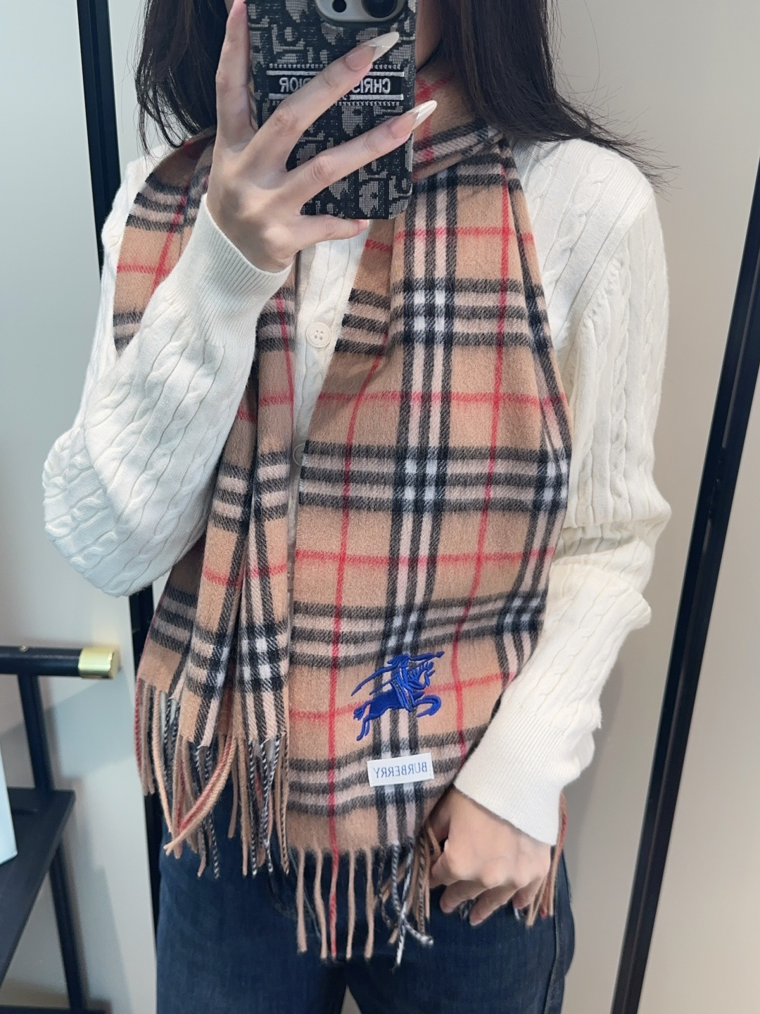 巴宝莉情侣款 美到要尖叫😱最新款🎊英伦欧美范儿 又是一款即时尚又实用的大围巾&长巾，🎆撞色的颜色搭配很协