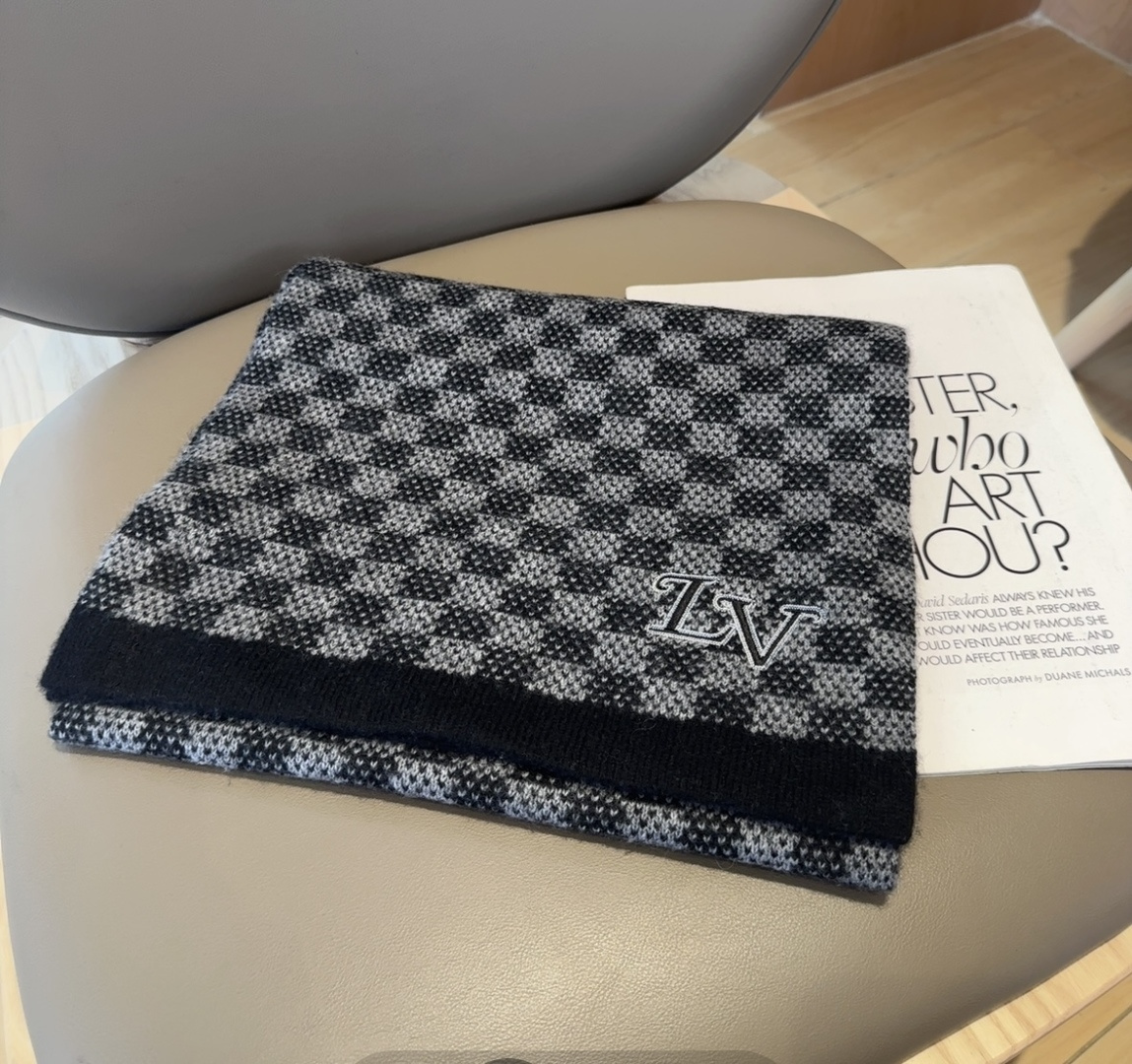 爆款上新 情侣款👍👍LV 独家牛货🐂 奢华尽在尺寸之间，高端品质‼️具有超高羊绒品质才会被此品牌青睐‼️