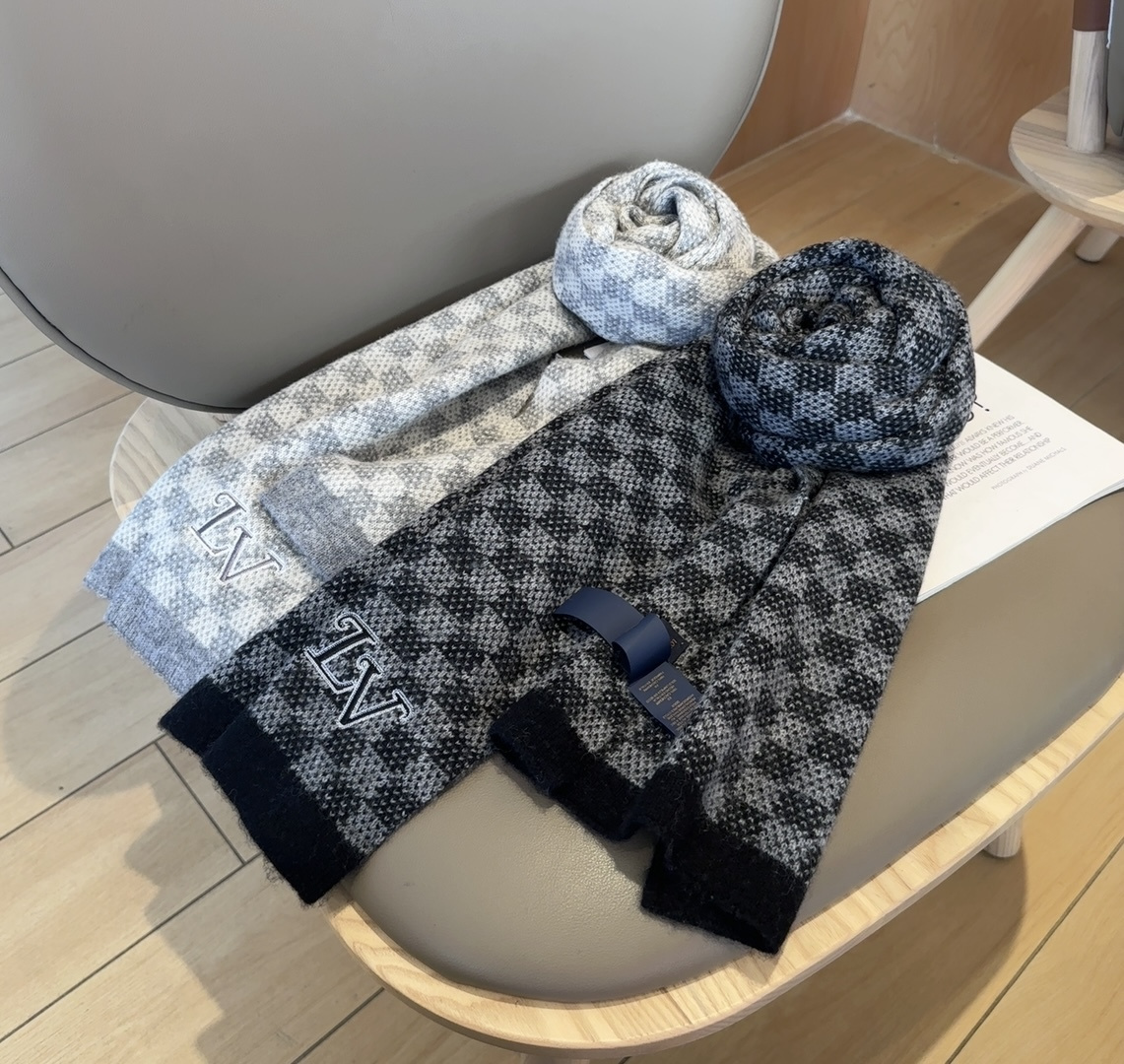 爆款上新 情侣款👍👍LV 独家牛货🐂 奢华尽在尺寸之间，高端品质‼️具有超高羊绒品质才会被此品牌青睐‼️