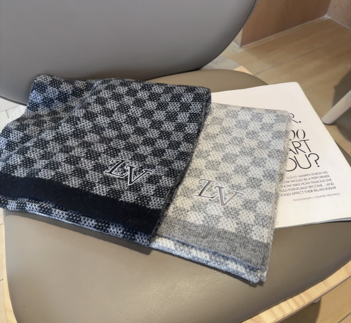 爆款上新 情侣款👍👍LV 独家牛货🐂 奢华尽在尺寸之间，高端品质‼️具有超高羊绒品质才会被此品牌青睐‼️