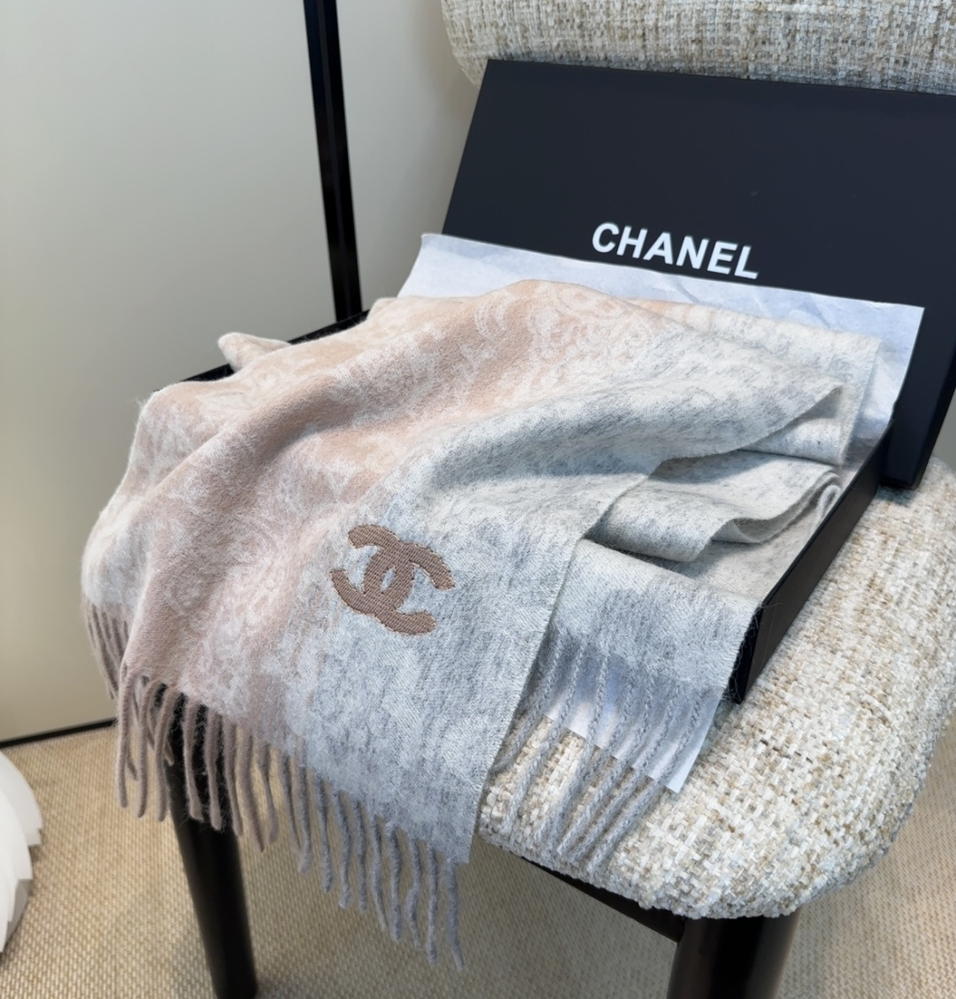 【▪Chanel · 香奈儿难得一见的温柔配色，超级迷恋❗️气质低调恬静又不失优雅❗️】重点推荐❗️高级