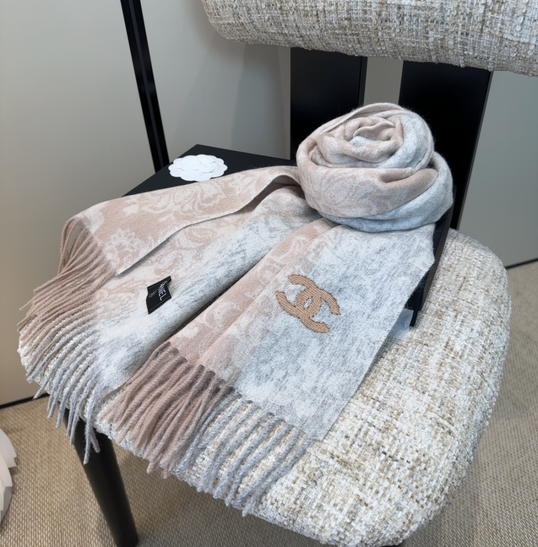 【▪Chanel · 香奈儿难得一见的温柔配色，超级迷恋❗️气质低调恬静又不失优雅❗️】重点推荐❗️高级