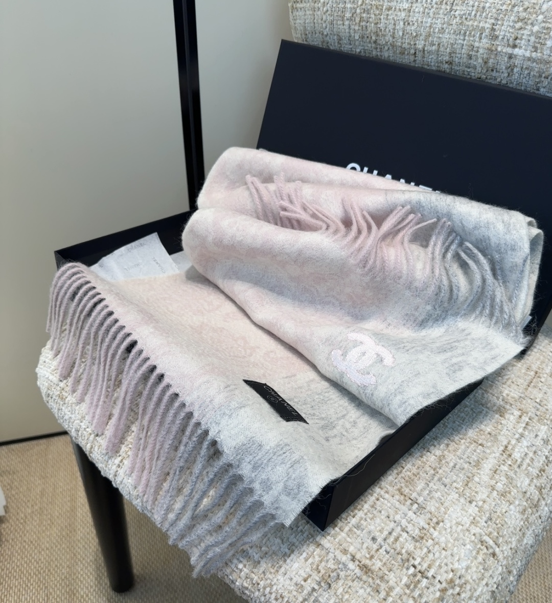 【▪Chanel · 香奈儿难得一见的温柔配色，超级迷恋❗️气质低调恬静又不失优雅❗️】重点推荐❗️高级