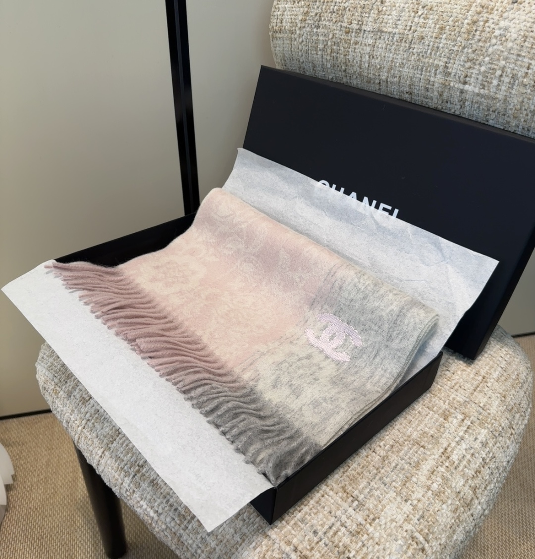 【▪Chanel · 香奈儿难得一见的温柔配色，超级迷恋❗️气质低调恬静又不失优雅❗️】重点推荐❗️高级