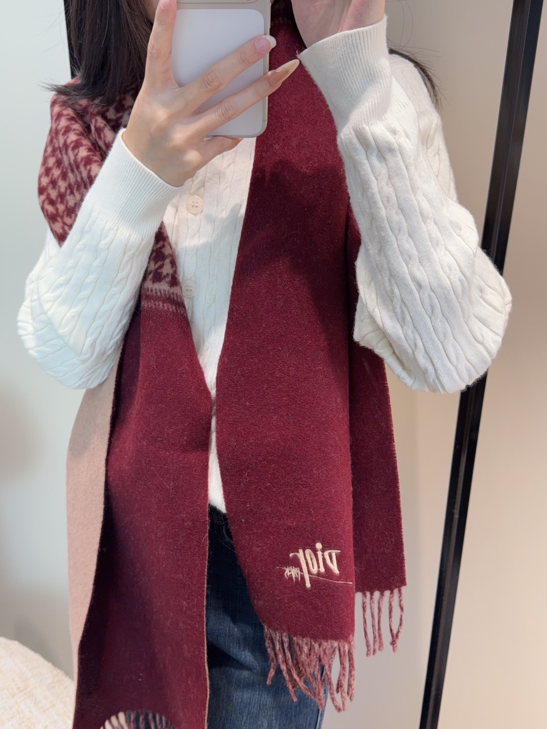 NO:581112,The same DD scarf worn by Dior stars. The classic style will never go out of style, and it’s super versatile. It’s super pretty!  !  Decisively keep it to yourself!  Exquisite loose beard, straightforward and not rigid, suitable for various styles, exquisite and exquisite, not much introduction, see for yourself, 32*180cm high version scarf, high version scarf, dior, dior19860909迪奥（Dior）明星同款dd围巾.经典款永远不会过时,而且超百搭.超级好看！！果断自留！精致散须 率真不拘泥 适合各种造型 精妙绝伦 不多介绍 自己看,32*180cm高版本围巾,高版本围巾,dior,dior,scarf