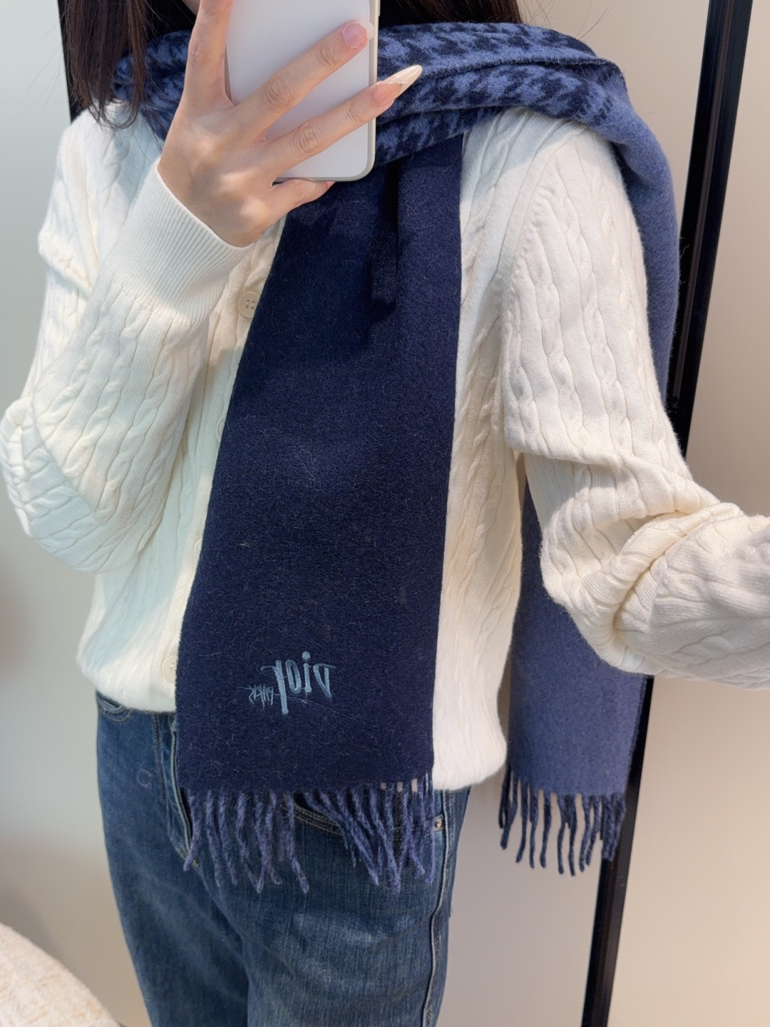 NO:581113,The same DD scarf worn by Dior stars. The classic style will never go out of style, and it’s super versatile. It’s super pretty!  !  Decisively keep it to yourself!  Exquisite loose beard, straightforward and not rigid, suitable for various styles, exquisite and exquisite, not much introduction, see for yourself, 32*180cm. High version scarf, high version scarf, dior, dior19860909迪奥（Dior）明星同款dd围巾.经典款永远不会过时,而且超百搭.超级好看！！果断自留！精致散须 率真不拘泥 适合各种造型 精妙绝伦 不多介绍 自己看,32*180cm.高版本围巾,高版本围巾,dior,dior,scarf