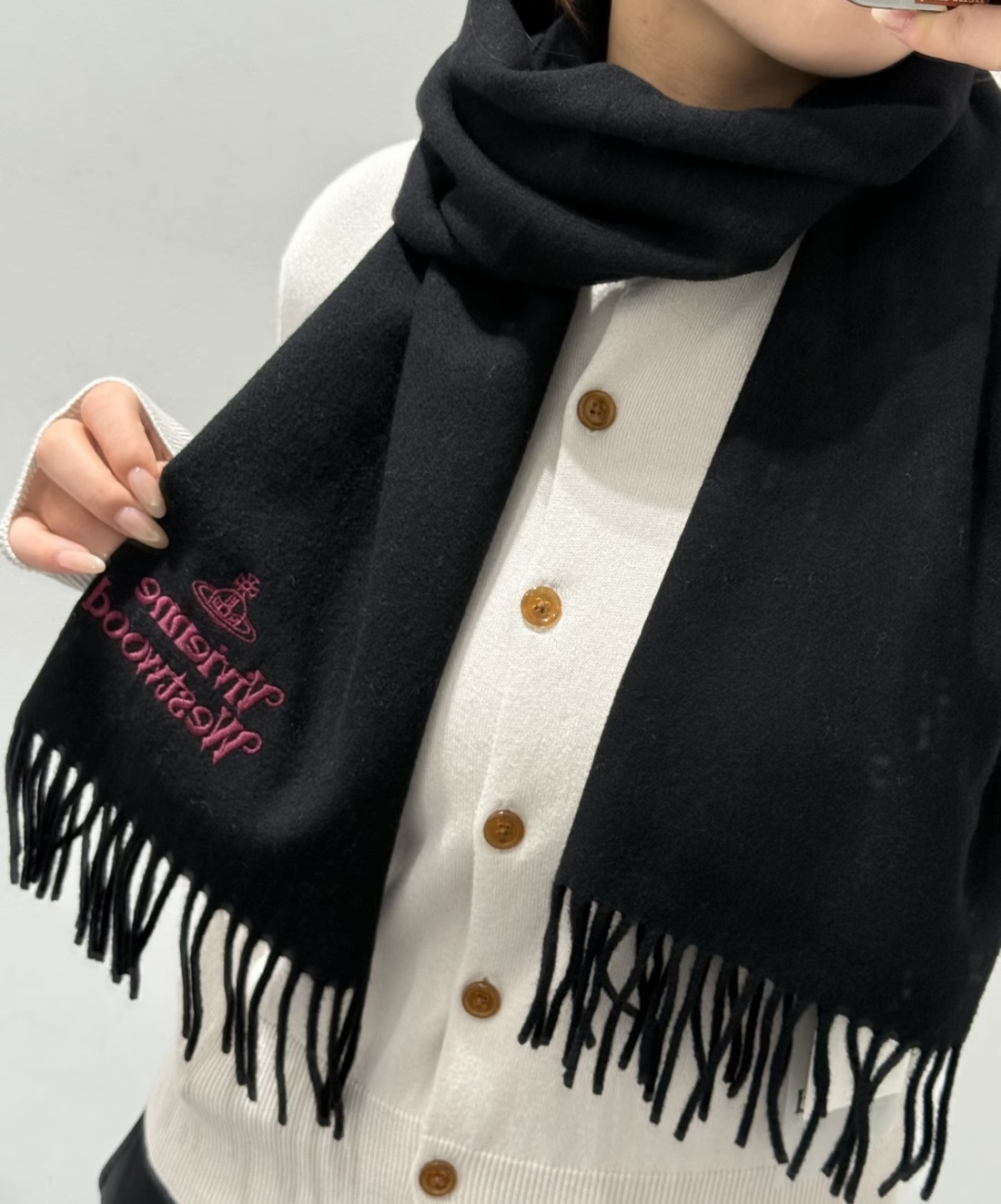 𝐕𝐢𝐯𝐢𝐞𝐧𝐧𝐞 𝐖𝐞𝐬𝐭𝐰𝐨𝐨𝐝🪐✨【薇薇安 · 西太后】极品山羊绒小围巾，送人自留都太高大上了😍重磅