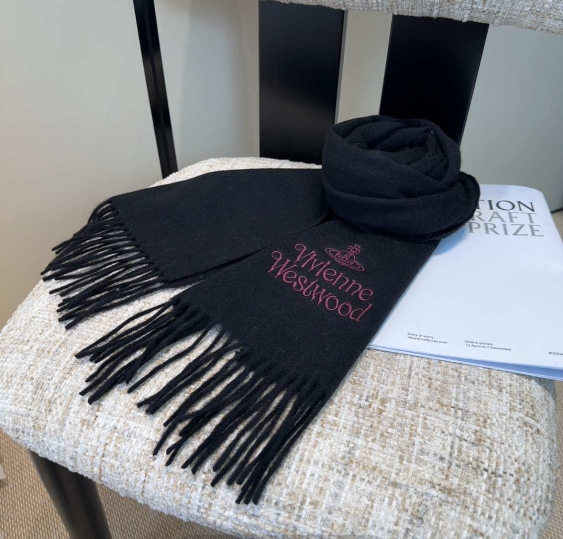 𝐕𝐢𝐯𝐢𝐞𝐧𝐧𝐞 𝐖𝐞𝐬𝐭𝐰𝐨𝐨𝐝🪐✨【薇薇安 · 西太后】极品山羊绒小围巾，送人自留都太高大上了😍重磅