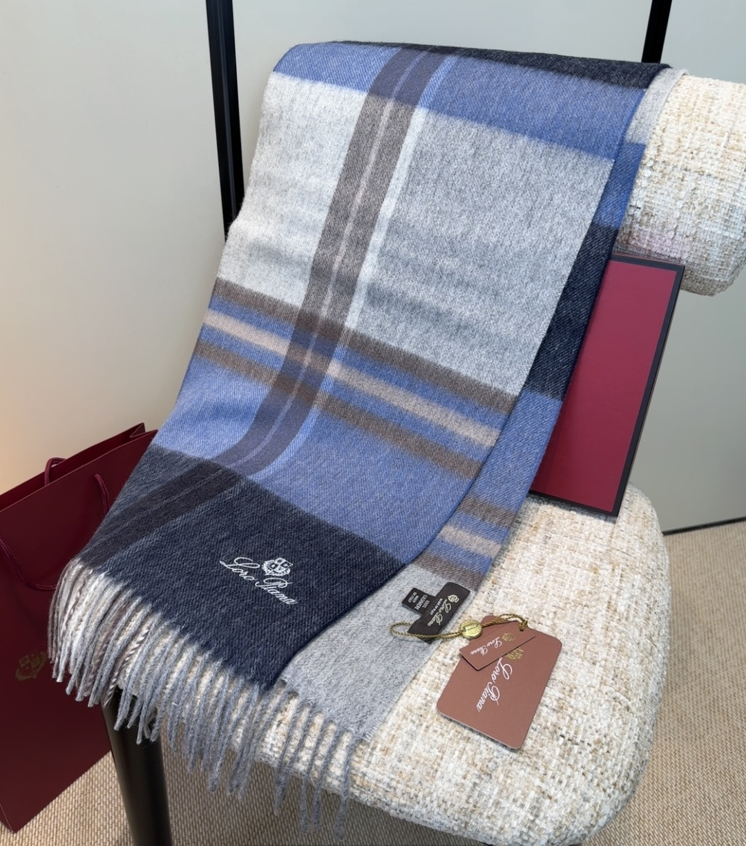 🆕Loro Piana · 【贸易公司尾单，极品山羊绒围巾披肩】送人自留都太高大上了😍重磅上新，爆款爆款