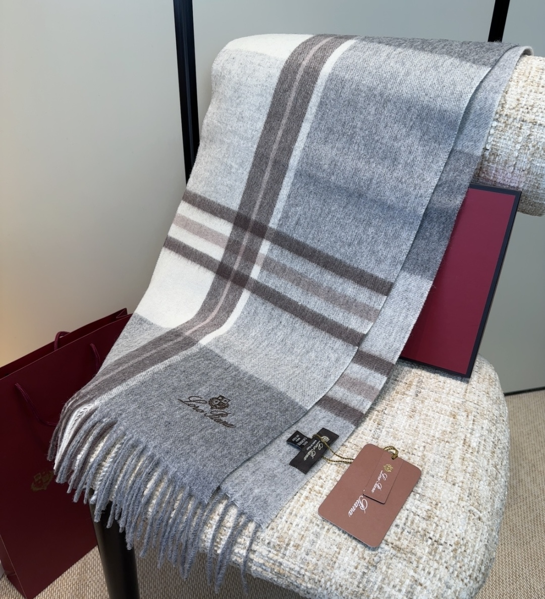 🆕Loro Piana · 【贸易公司尾单，极品山羊绒围巾披肩】送人自留都太高大上了😍重磅上新，爆款爆款