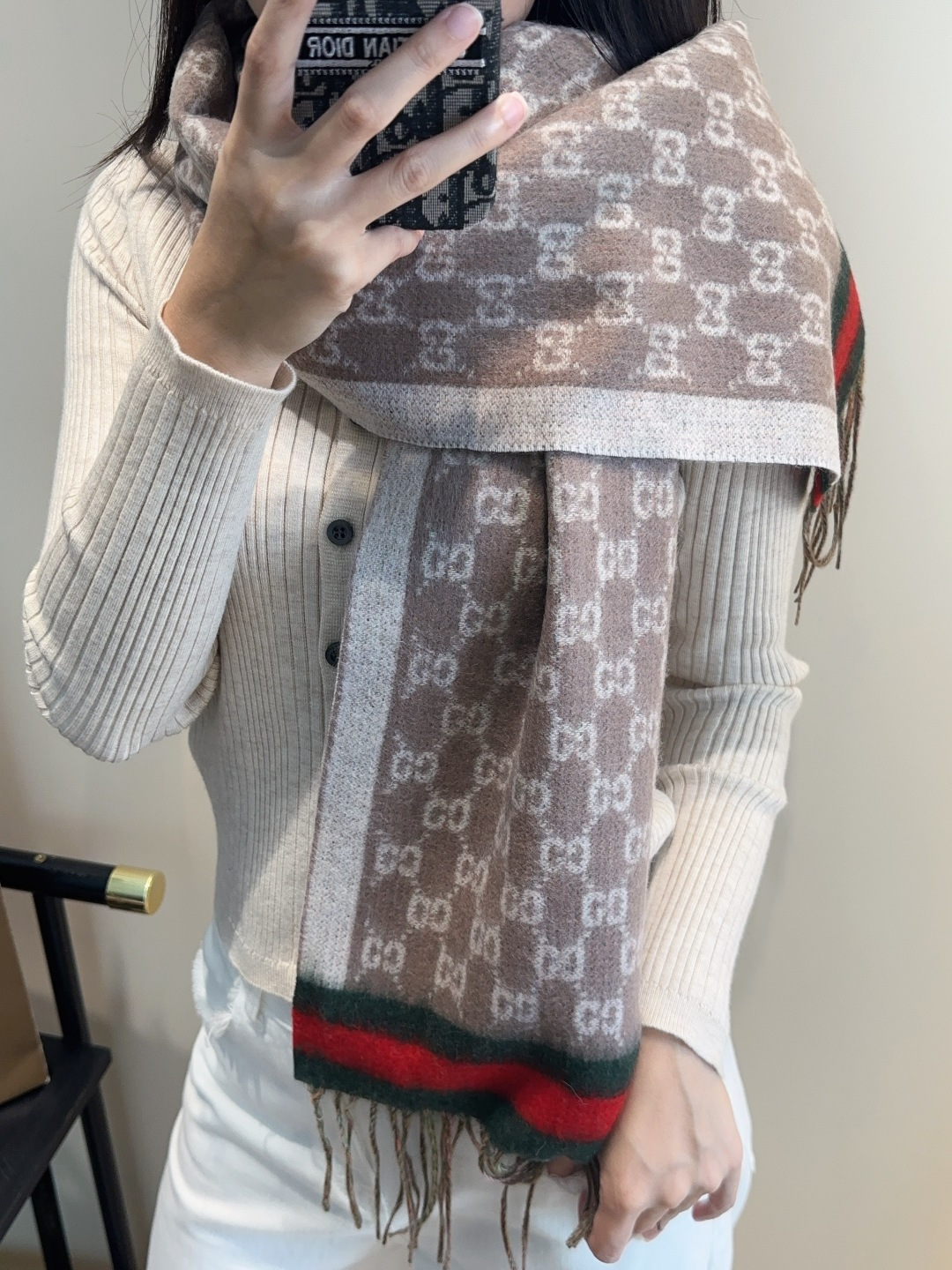 Gucci。原单！重磅推荐！新款围巾！低调的奢侈感。极品柔美精英高手级别的时髦感围巾！这款Gucci羊绒